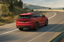 Skoda Kodiaq vRS 2025 rear threequarters